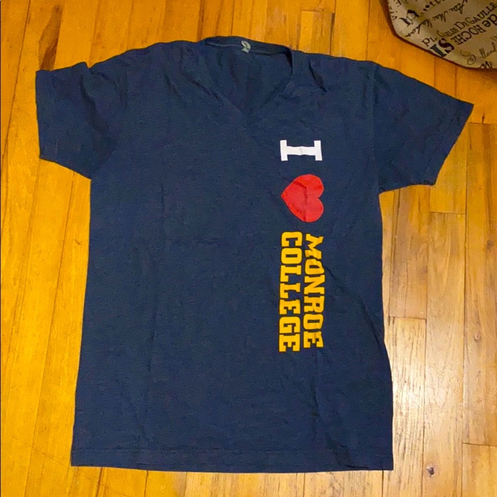 Vintage v neck college tshirt